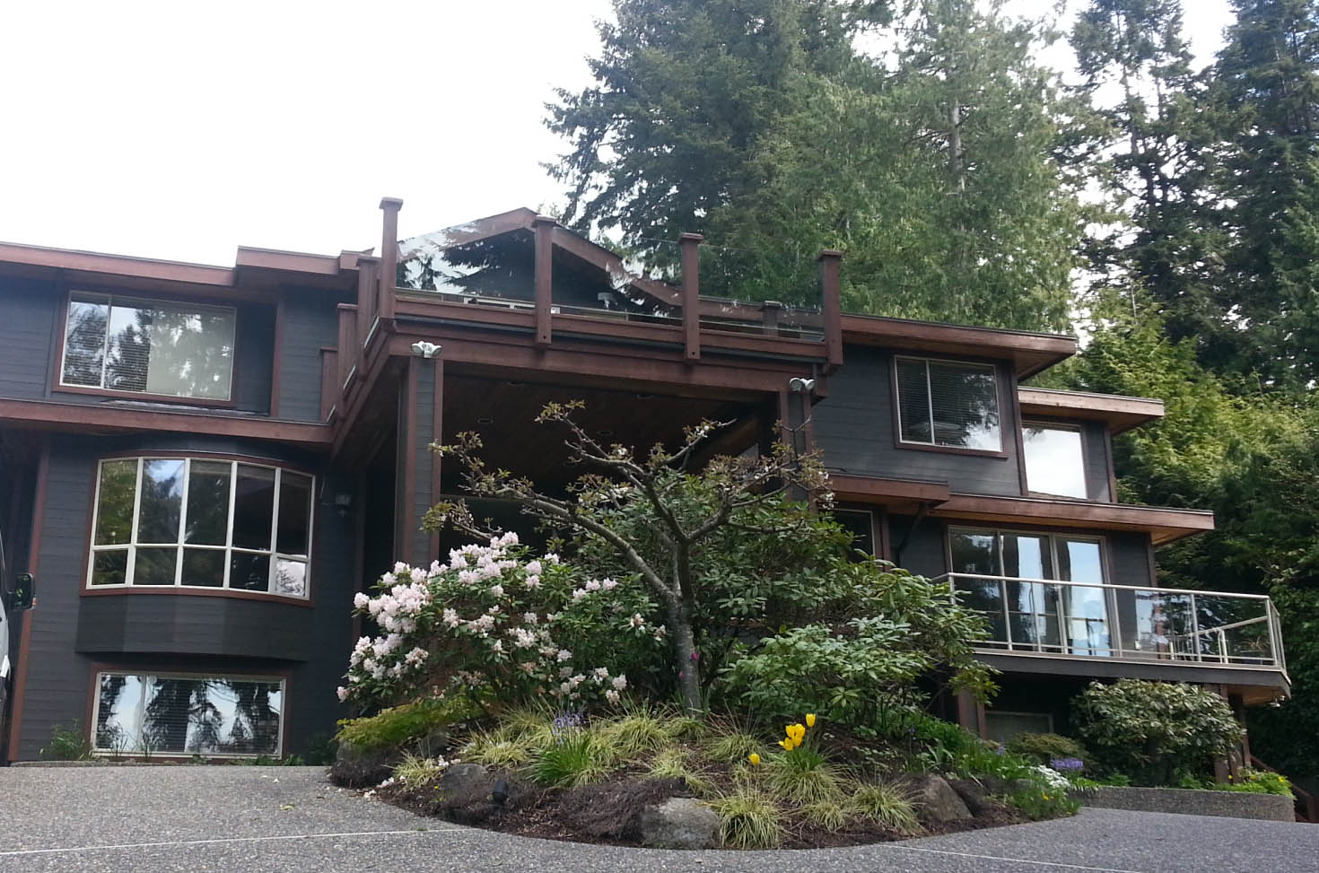 Dark Grey exterior house painting, Brown tirm